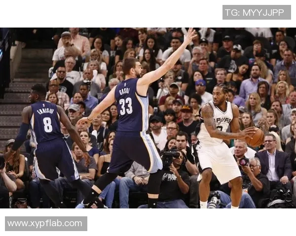 季后赛对决灰熊与马刺的激烈碰撞与精彩瞬间回顾 季后赛对决灰熊与马刺的激烈碰撞与精彩瞬间回顾